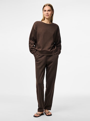 Sweat-shirt 'PCCHILLI' PIECES en marron
