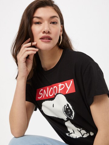 Tricou 'SNOOPY' de la Mavi pe negru