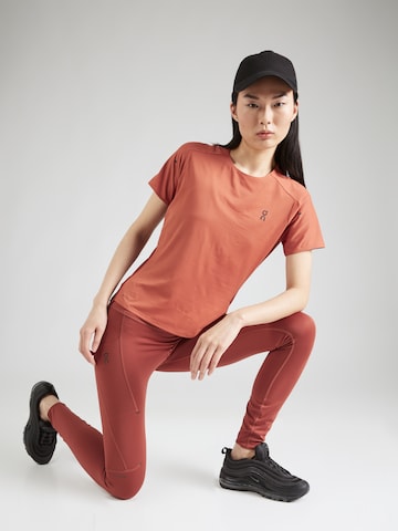 OnTehnička sportska majica - smeđa boja