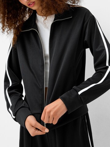 Hanorac de la Bershka pe negru