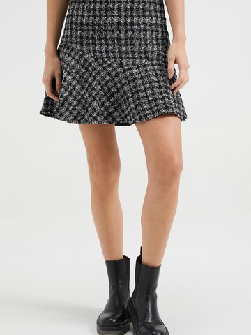 WE Fashion Skirt in Black: front