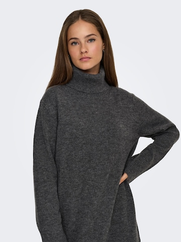 Robes en maille 'ONLHouston' ONLY en gris