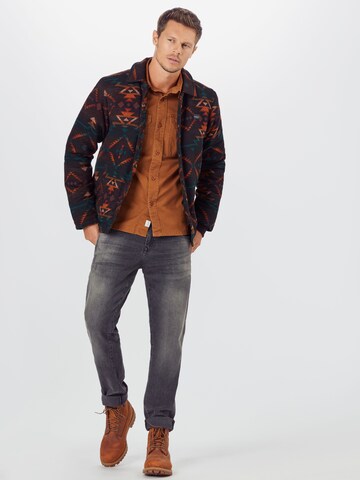 Iriedaily Regular Fit Jacke 'Santania' in Rot