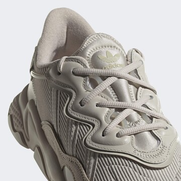 Chaussure de course 'Ozweego' ADIDAS ORIGINALS en gris