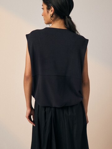 melns Next Veste