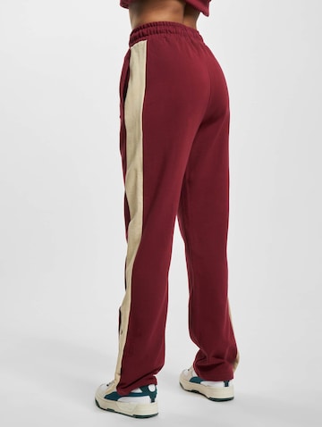 ROCAWEAR Regular Broek 'Kansas' in Rood