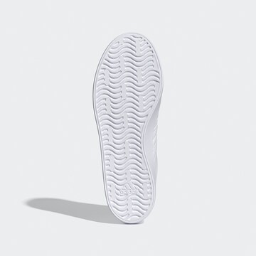 Baskets basses ADIDAS SPORTSWEAR en blanc