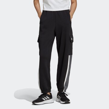 ADIDAS SPORTSWEAR - Loosefit Pantalón deportivo 'Essentials Pin Stripe Block Fleece ' en negro: frente