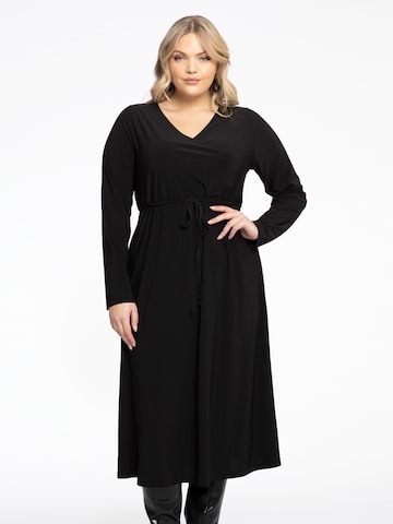 Yoek Dress in Black: front