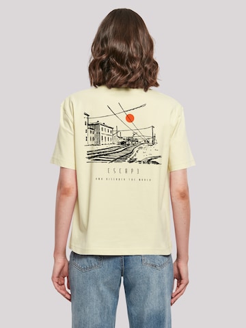 T-shirt 'Escape Discover the World Town Train Station' F4NT4STIC en beige : devant