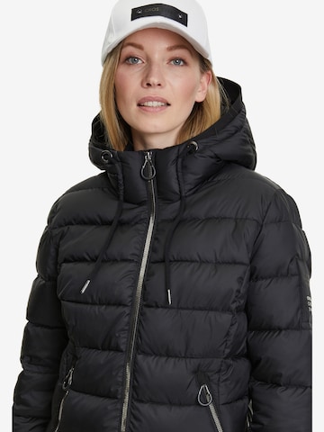 Betty Barclay Steppjacke mit Kapuze in Schwarz