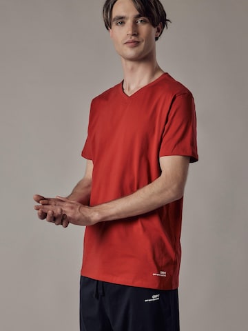 Maglietta 'T-Shirt Scollo a V' di OWN Off With Nature in rosso