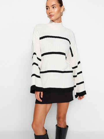Trendyol Sweater in Beige: front