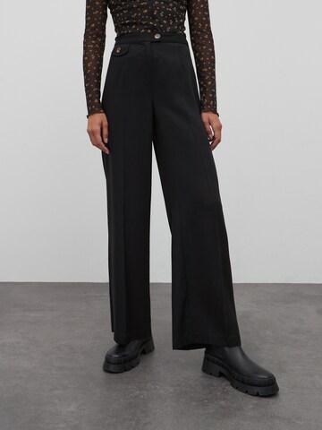 EDITED Wide leg Trousers 'April' in Black: front