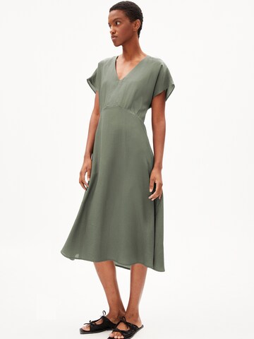 Robe ' ALBINE ' ARMEDANGELS en gris
