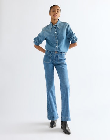 WRANGLER Flared Jeans 'FLARE' in Blauw: voorkant
