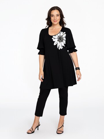 Yoek Tunic in Schwarz