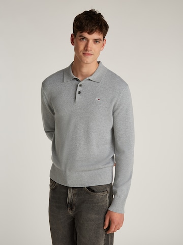 Tommy Jeans Trui 'Essential' in Grijs: voorkant
