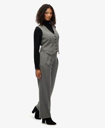 Loosefit Pantalon à pince Superdry en gris