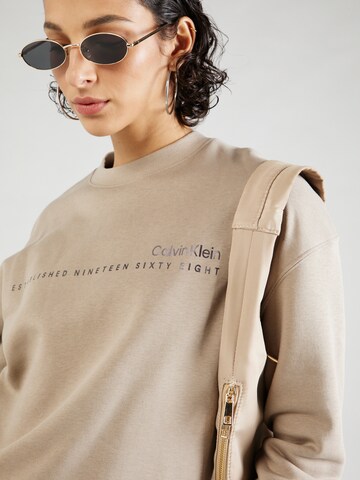 Calvin Klein - Sweatshirt em cinzento