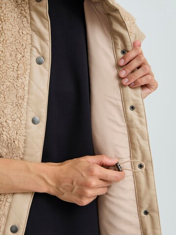 Gilet ' ANAMAJ' di b.young in beige