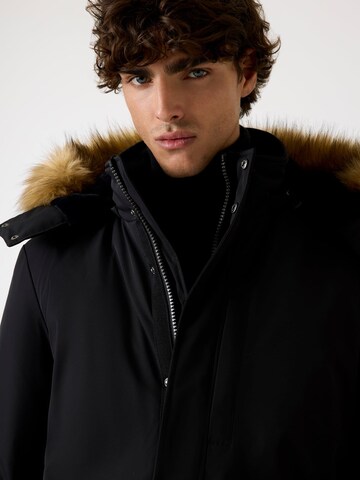 GUESS Winter Parka in Black