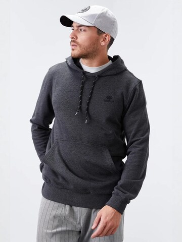 Tommy Life Sweatshirt in Grey: front