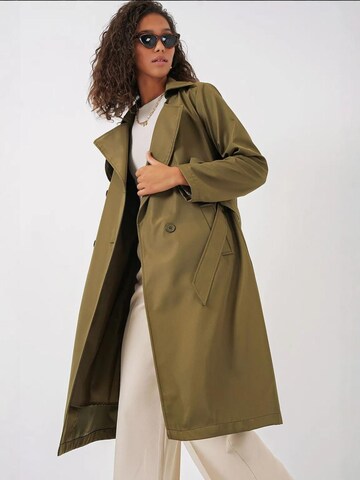Bigdart Between-Seasons Coat 'Trenchcoats' in Green: front