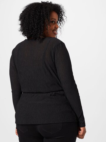 ABOUT YOU Curvy Shirt 'Hilka' in Zwart