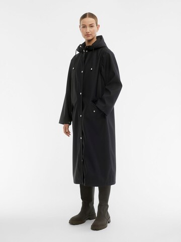 OBJECT Between-Seasons Coat in Black: front
