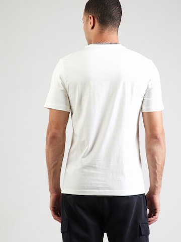 Jordan Särk, värv beež: tagant vaates