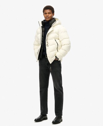 Veste d’hiver Superdry en blanc