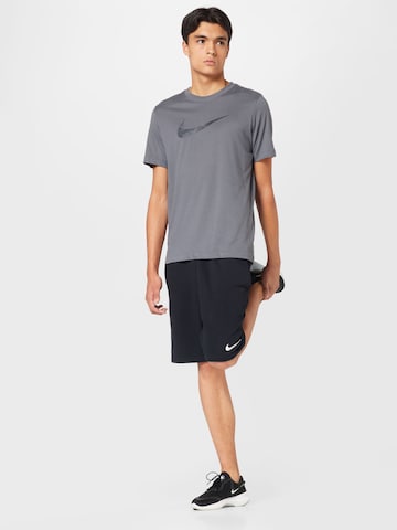 NIKE Funktionsshirt in Grau