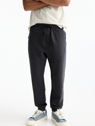 Tapered Pantaloni di Pull&Bear in grigio: frontale