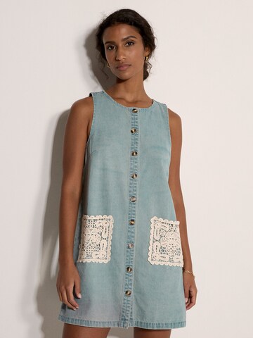 Apricot Dress in Blue: front