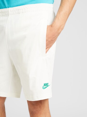 Nike Sportswear Regular Broek 'CLUB' in Wit