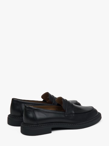 Estro Moccasin '09-3453' in Black