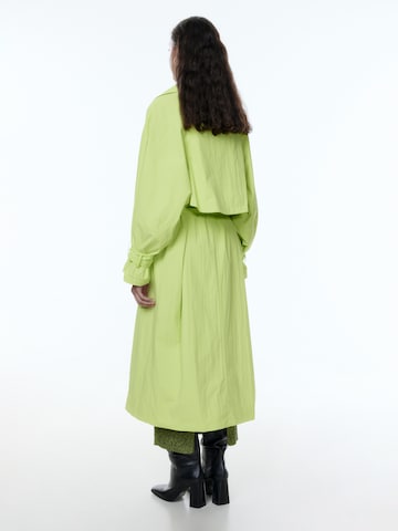 Manteau mi-saison 'Neila' EDITED en vert