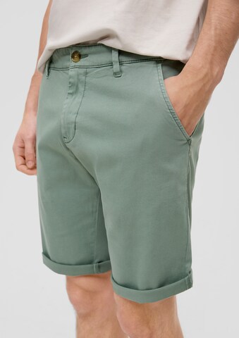 QS Regular Shorts in Grün