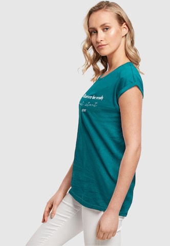 Merchcode T-Shirt 'Just Start ' in Grün