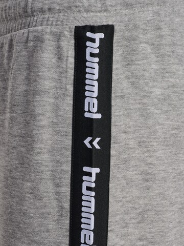 Effilé Pantalon de sport Hummel en gris