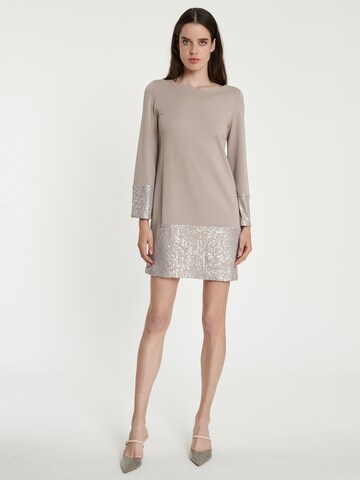 Robe de cocktail 'Tadona' Ana Alcazar en gris