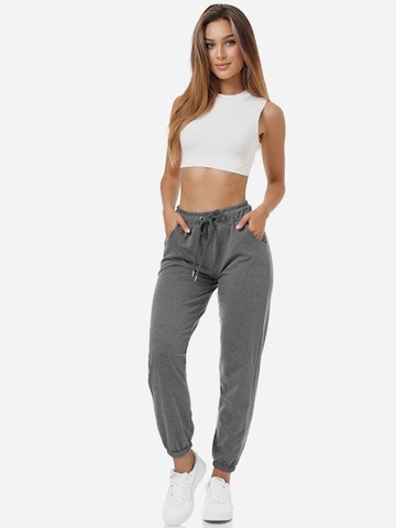 Tazzio - Tapered Pantalón deportivo 'F300' en gris: frente