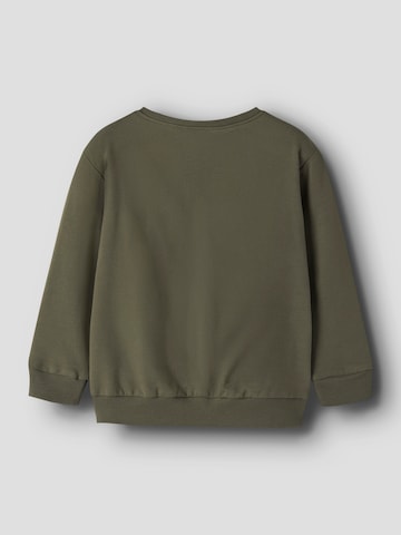 NAME IT Sweatshirt 'NMMOSH JURASSIC' i grön