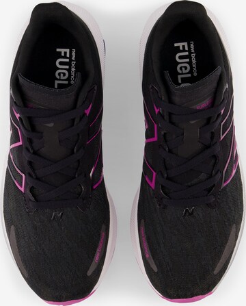 Chaussure de course new balance en noir