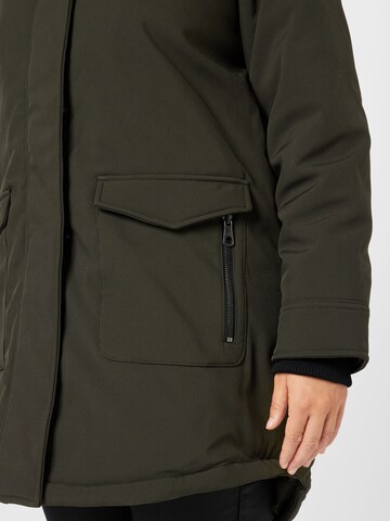 Manteau mi-saison 'Maastricht' ONLY Carmakoma en vert