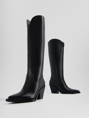 Bershka Cowboy boot in Black