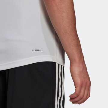 ADIDAS SPORTSWEAR - Camisa funcionais 'Primeblue Designed To Move 3-Stripes' em branco