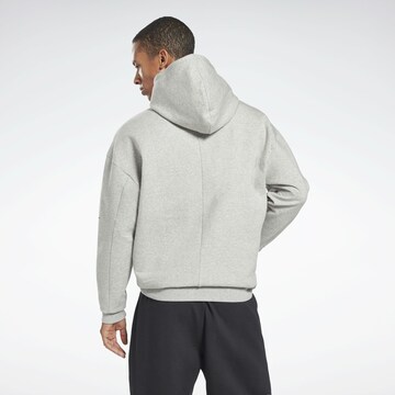 Reebok - Sweatshirt de desporto em cinzento