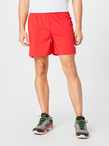 THE NORTH FACE Regular Workout Pants in Red: front